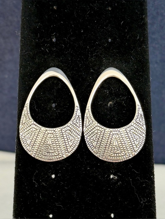 Elgin Tom - Navajo Jewelry - ELGIN TOM Navajo Sterling Silver Etched Carved Geometric Teardrop Stud Earrings